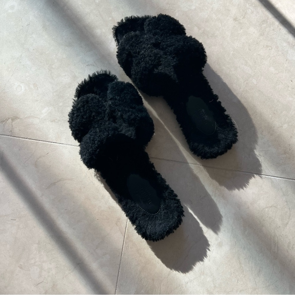 Hermes Oran black shearling slide sandal size 35.5